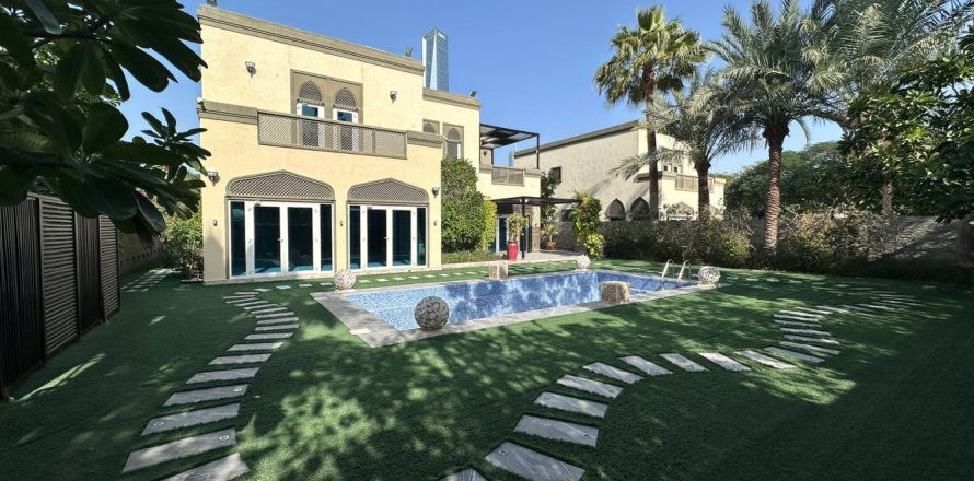 Villa in Jumeirah Islands, Dubai, UAE 5 bedrooms, 474 sq.m. № 769469