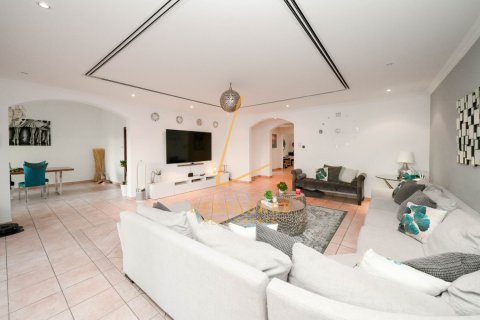 Green Community, Dubai, UAE의 임대용 타운하우스 침실 4개, 375제곱미터 번호 775133 - 사진 7