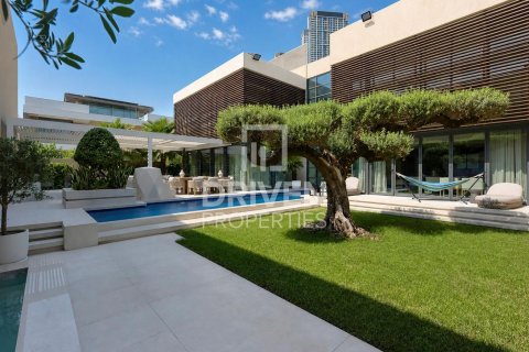 Villa in Mohammed Bin Rashid City, Dubai, UAE 5 bedrooms, 745.83 sq.m. № 778597 - photo 1