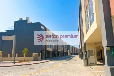 Villetta a schiera in vendita a Dubai Investment Park, Dubai, EAU 4 camere da letto, 78 mq. № 769717 - foto 2