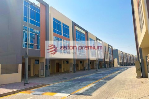 Villetta a schiera a Dubai Investment Park, Dubai, EAU 4 camere da letto, 78 mq. № 769717