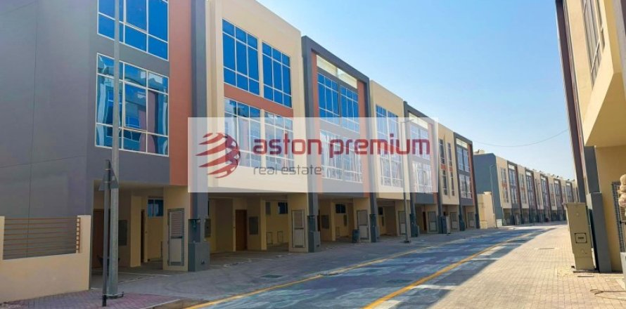 Villetta a schiera a Dubai Investment Park, Dubai, EAU 4 camere da letto, 78 mq. № 769717