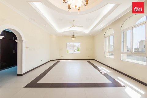 Villa in Al Barsha, Dubai, UAE 5 bedrooms, 1393.5 sq.m. № 774652 - photo 4