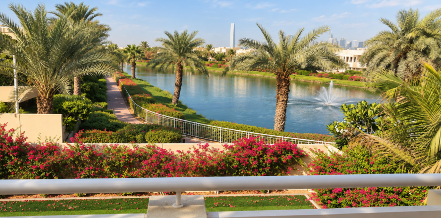 Villa asukohaga Dubai, AÜE: 5 magamistoaga, 550 m² Nr 780594
