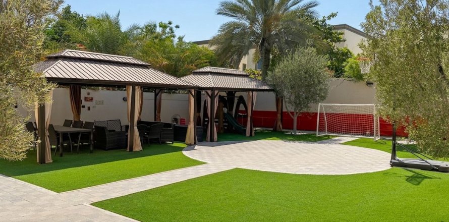 Villa a Dubai, EAU 3 camere da letto, 677.7 mq. № 718491