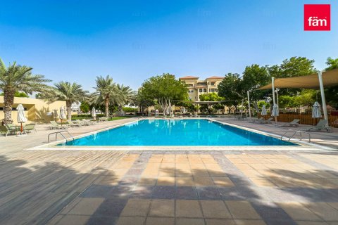 Dubai, UAE의 임대용 아파트 침실 3개, 216.7제곱미터 번호 769829 - 사진 14