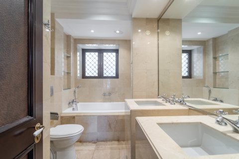Appartement te koop in Downtown Dubai (Downtown Burj Dubai), Dubai, VAE 1 slaapkamer, 135 vr.m., nr 769519 - foto 11