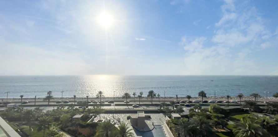 Apartment in Dubai, UAE 5 bedrooms, 679 sq.m. № 769462