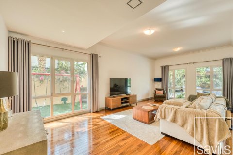 Üürile anda villa asukohaga Meadows, Dubai, AÜE: 5 magamistoaga, 551.66 m² Nr 772740 - pilt 6