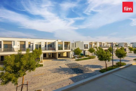 Tilal Al Ghaf、Dubai、UAEにあるヴィラ 3ベッドルーム、142.2 m2 No760253