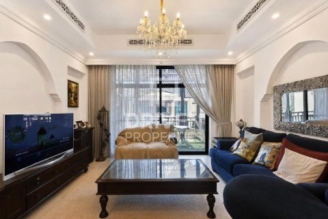 Huoneisto Downtown Dubai (Downtown Burj Dubai), Arabiemiraatit 2 makuuhuonetta, 171.78 m2 № 770677 - kuva 3