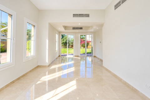Vila u gradu Dubai, UAE 3 spavaće sobe, 212 m2 Br. 780608 - Slika 2