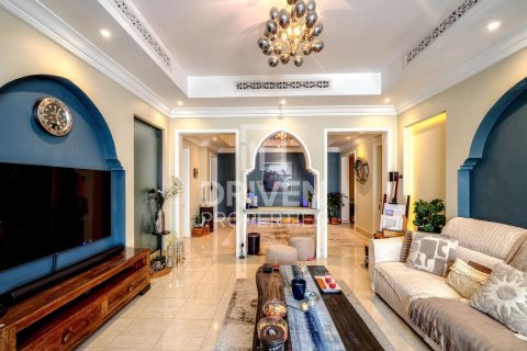 Huoneisto Downtown Dubai (Downtown Burj Dubai), Arabiemiraatit 2 makuuhuonetta, 162.12 m2 № 770188 - kuva 3