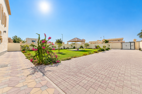 Vila u Mughaidir, Sharjah, UAE 6 spavaćih soba, 1665.29 m2 Br. 782684 - fotografija 4