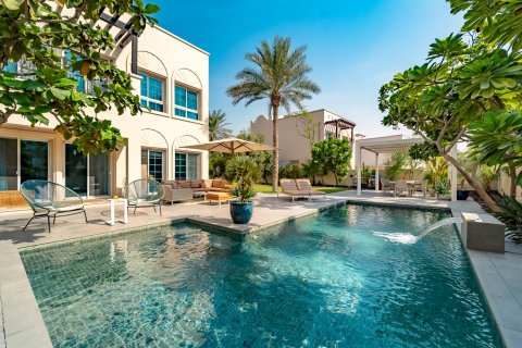 Вилла Jumeirah Village Triangle, Дубай, БАӘ-да 2 жатын бөлмелер, 250 м² № 780653