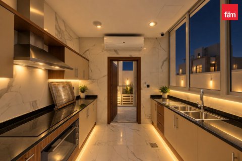 Villa til salg i Dubai, UAE 5 soveværelser, 464.9 kvm № 769443 - foto 11
