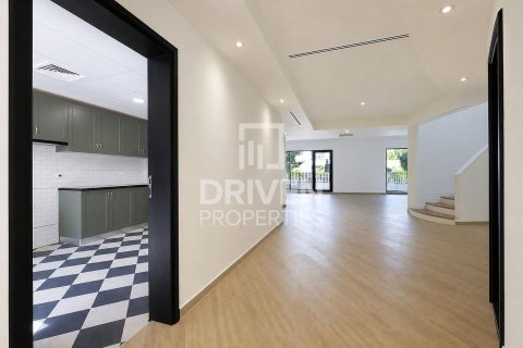 Зняти в оренду віллу в Джумейра, Дубай, ОАЕ 5 спалень, 357.12м2, № 782573 - фото 10