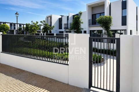 Kuća u nizu u Dubai Land, Dubai, UAE 230.03 m2, 4 spavaćih soba Br. 776717