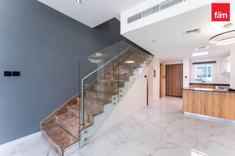 Maison de ville à Dubai, EAU: 2 chambres, 122.4 m2 № 769099