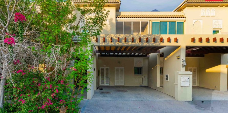 Kaupunkipientalo Al Furjan, Dubai, Arabiemiraatit 3 makuuhuonetta, 224 m2 № 769887