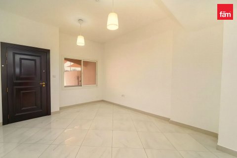 Villa te huur in Dubai, VAE 4 slaapkamers, 199 vr.m., nr 769680 - foto 14