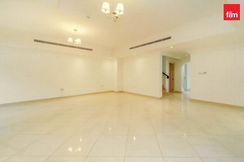 Villa te huur in Dubai, VAE 4 slaapkamers, 199 vr.m., nr 769680 - foto 6