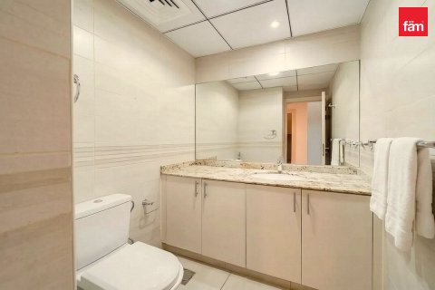 Villa te huur in Dubai, VAE 4 slaapkamers, 199 vr.m., nr 769680 - foto 15