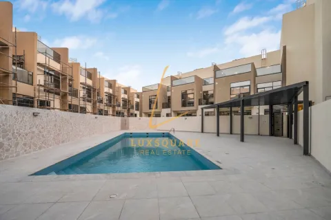 Dubai Investment Park, UAE의 임대용 타운하우스 침실 4개, 331제곱미터 번호 775128 - 사진 24