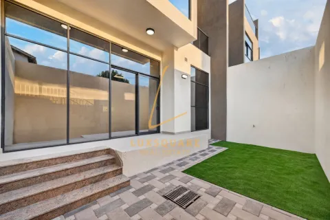 Dubai Investment Park, UAE의 임대용 타운하우스 침실 4개, 331제곱미터 번호 775128 - 사진 18