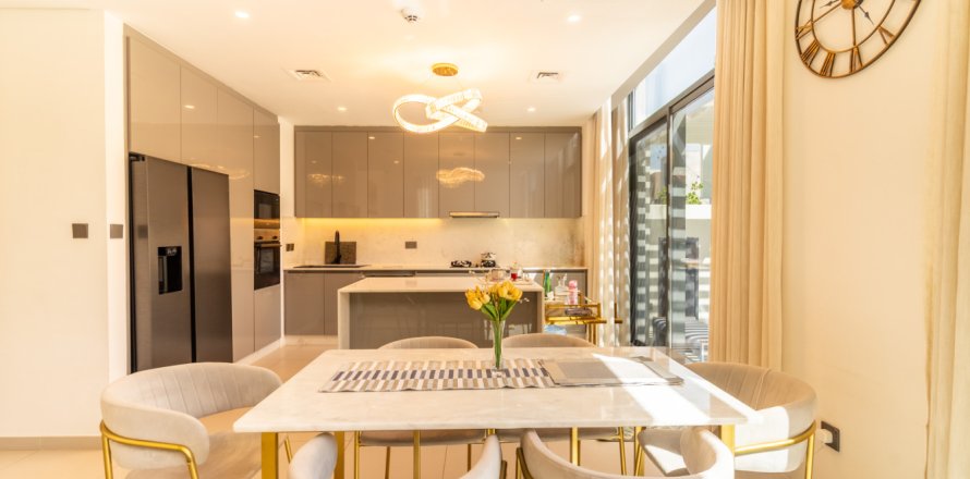 Dubai, BAE’de sıra ev 4 yatak odası, 246 m&sup2; No 769529