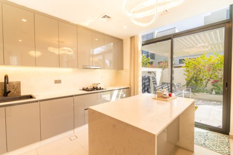 Dubai, BAE’de satılık sıra ev 4 yatak odası, 246 m² No 769529 - fotoğraf 3