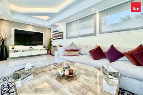 Villa in vendita a Dubai, EAU 4 camere da letto, 742.9 mq. № 769367 - foto 3