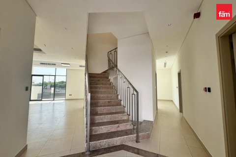 Villa in Dubai, UAE 5 bedrooms, 350 sq.m. № 774713 - photo 16