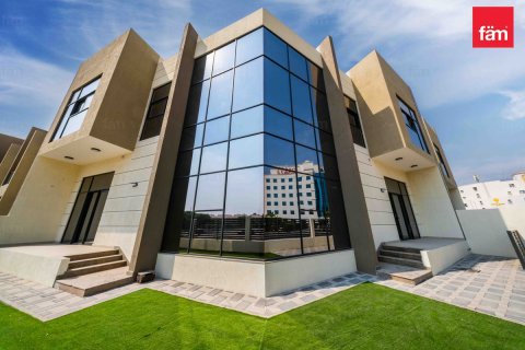 Вилла Дубай, БАӘ-да 5 жатын бөлмелер, 350 м² № 774713