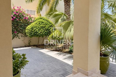 Jumeirah Park, Dubai, UAE의 임대용 빌라 침실 3개, 510.04제곱미터 번호 776667 - 사진 24