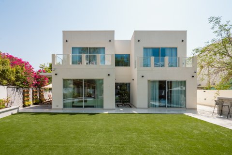 Вилла Meadows, Дубай, БАӘ-да 4 жатын бөлмелер, 567.17 м² № 776791 - фото 1