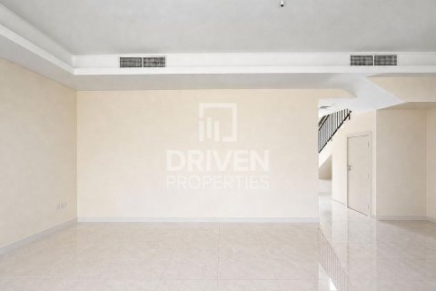 Radový dom v Dubai, SAE 5 spální, 174.84 m2 č. 778782 - Fotografia 4