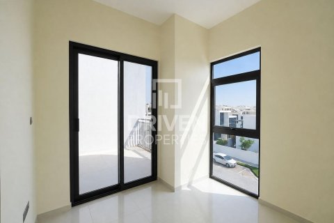 Radový dom v Dubai, SAE 5 spální, 174.84 m2 č. 778782 - Fotografia 13