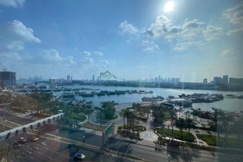 Oficina en Deira, Dubai, EAU 5811 m² № 295916