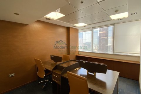 Office in Sheikh Zayed Road, Dubai, UAE 4000 sq.m. № 294473 - photo 16
