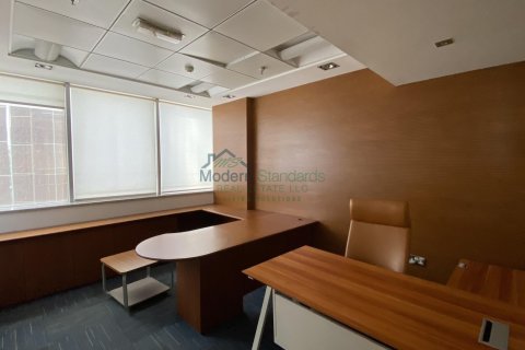 Office in Sheikh Zayed Road, Dubai, UAE 4000 sq.m. № 294473 - photo 17