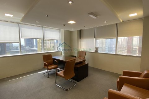 Office in Sheikh Zayed Road, Dubai, UAE 4000 sq.m. № 294473 - photo 15
