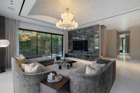 Duplex in Dubai, UAE 6 bedrooms, 929 sq.m. № 703168 - photo 2