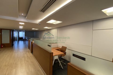 Office in Sheikh Zayed Road, Dubai, UAE 4000 sq.m. № 294473 - photo 7