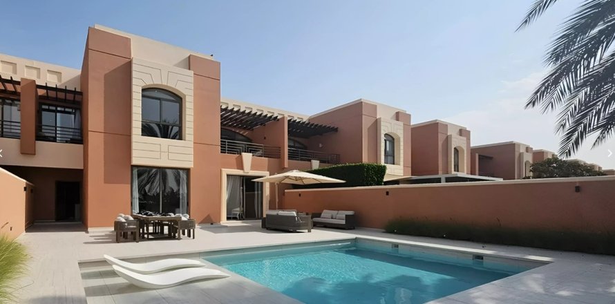 Villa in Abu Dhabi, UAE 4 bedrooms, 326.93 sq.m. № 739153