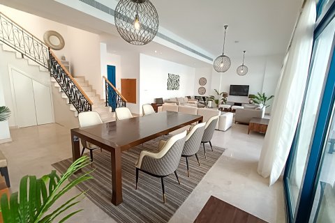 Villa in Palm Jumeirah, Dubai, UAE 3 bedrooms, 333 sq.m. № 289372