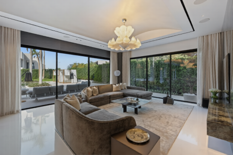 Duplex in Dubai, UAE 6 bedrooms, 929 sq.m. № 703168 - photo 12