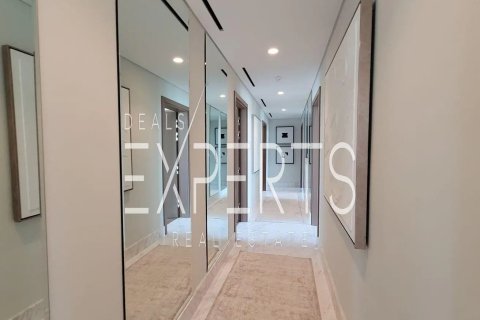 Vilë në Abu Dhabi, Emiratet e Bashkuara Arabe 6 dhoma gjumi, 830.7 m2. № 722304 - Foto 16