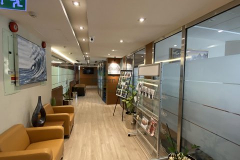 Office in Sheikh Zayed Road, Dubai, UAE 4000 sq.m. № 294473 - photo 2