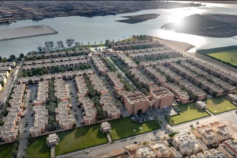 Villa zum Verkauf in Abu Dhabi, VAE 5 Schlafzimmer, 451.23 m2 Nr. 739154 - Foto 6